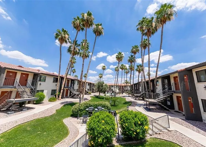 207 Fully Furnished 1br Suite-prime Location