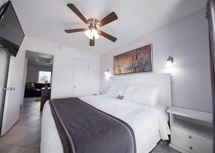 207 Fully Furnished 1br Suite-prime Location