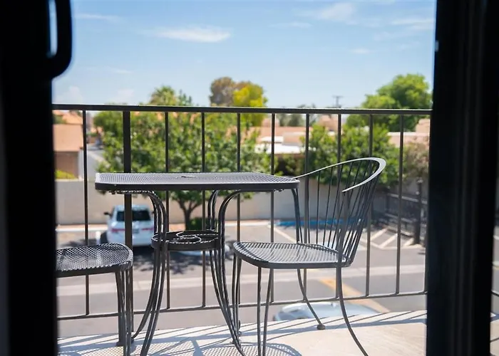 Apartment 207 Fully Furnished 1br Suite-prime Location *