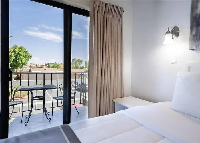 207 Fully Furnished 1br Suite-prime Location